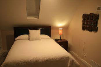 Roscoe Village Hotel Chicago